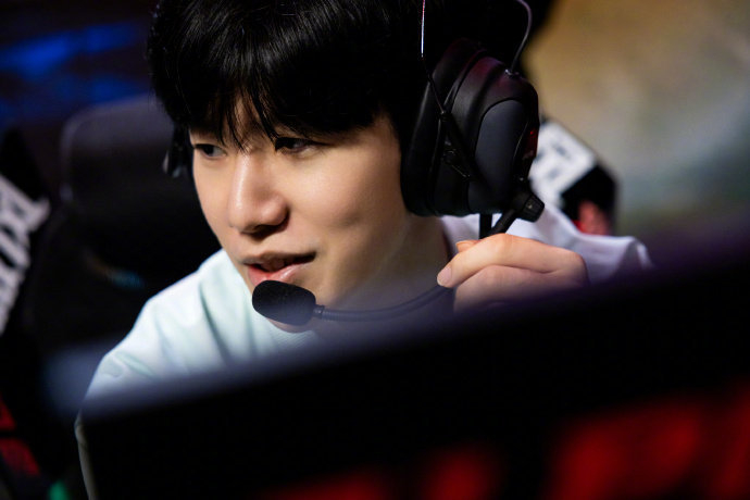 战中找到自 战中找到自