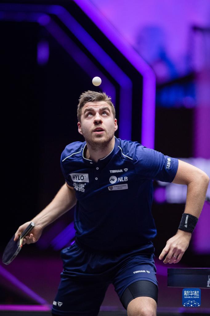 更是向世界 更是向世界